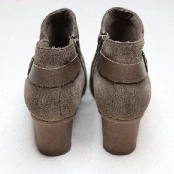 Clarks Collection Women's Size 10 Brown Suede Zip Up Heeled Ankle Booties - Picture 4 of 6